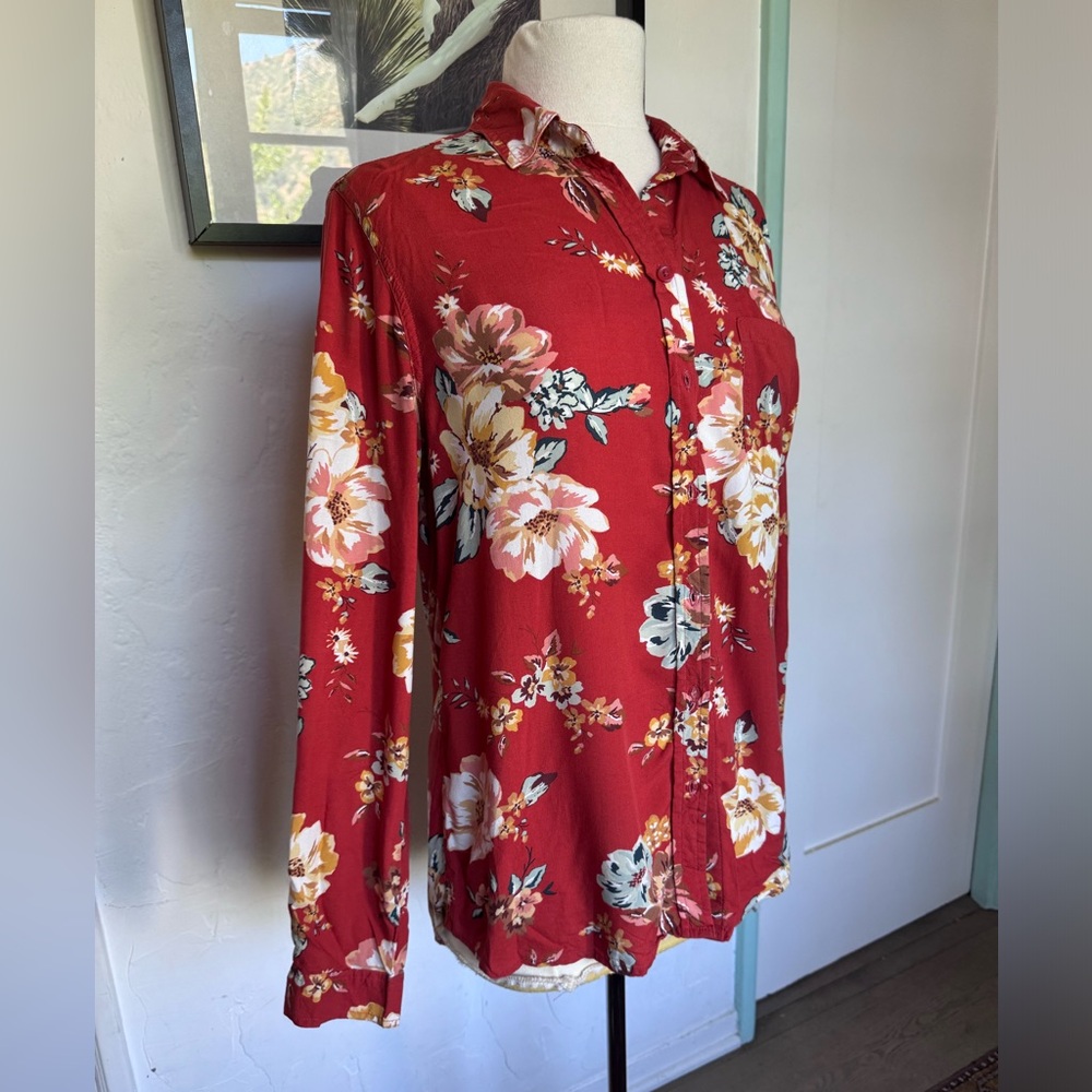 Beachlunchlounge red floral blouse size medium